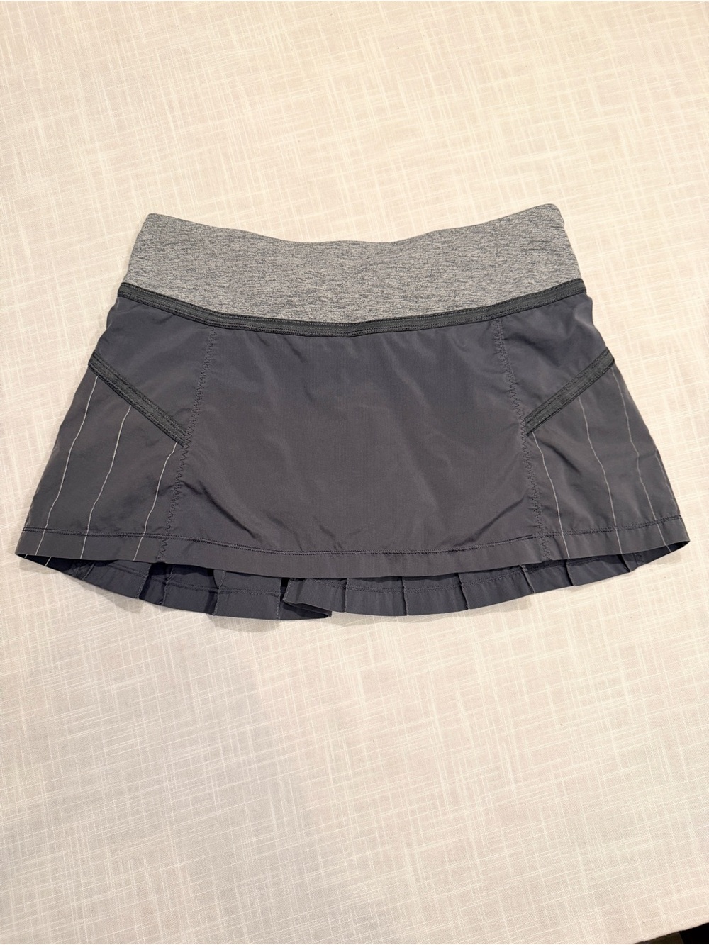 RARE Lululemon Size 6 Run Reflection Skirt Skort Grey On Grey Vintage EUC